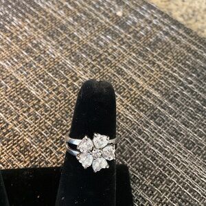 Elegant Silver Floral Ring